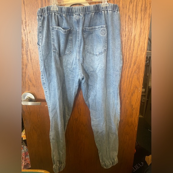Laurie Felt Daisy Denim Jogger Pants- Indigo Washes - Picture 9 of 11